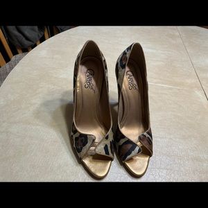 Carlos Santana open toe pumps. Size 8 1/2